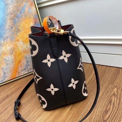 Replica Louis Vuitton NeoNoe MM Bag In Black Leather M45497 BLV672 5