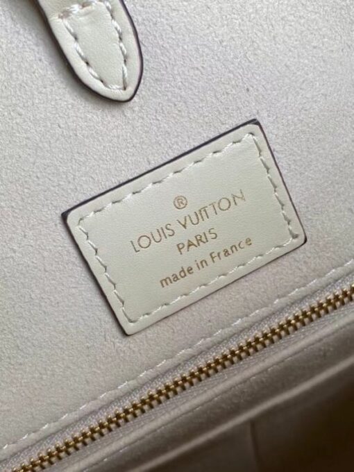 Replica Louis Vuitton OnTheGo MM Bag  By The Pool M45717 4