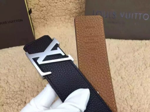 Replica Louis Vuitton Men LV Initiales 40MM Reversible Belt M9151Q 5