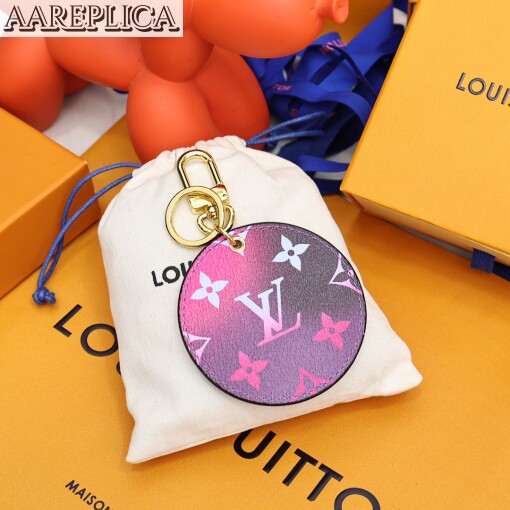 Replica Louis Vuitton Illustre Bag Charm and Key Holder LV M00665 4